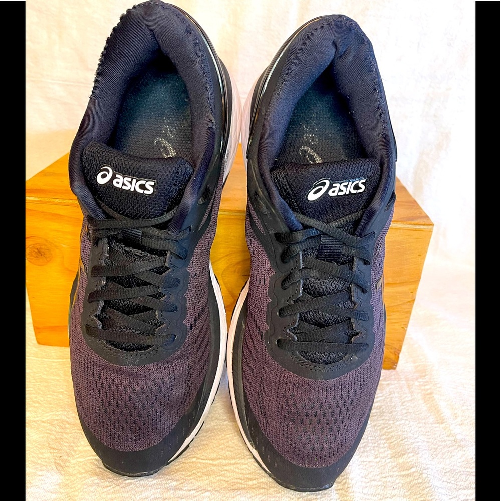 Used ASICS gel Kayano size 9.5 mens Black/purple